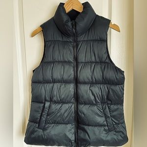 ❄️ Old Navy Black Vest